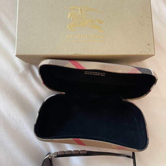 Burberry women’s sunglasses - new with box and case